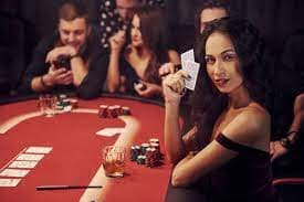 Meja baccarat langsung dengan dealer dan antarmuka taruhan di platform kanzalia